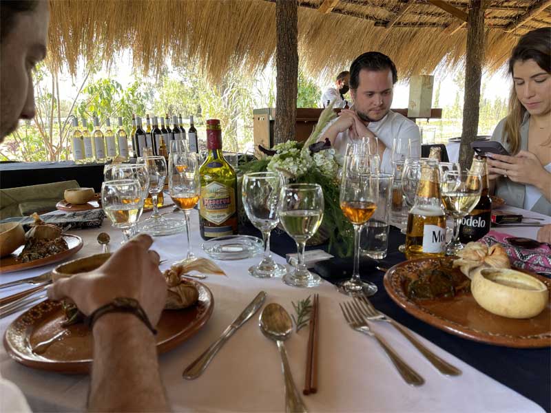 La chef Gabriela Ruíz, Ramón Torres y doña Jacqueline Pérez se unen a las “Comidas Chinamperas”