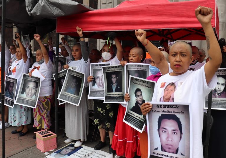 Mujeres se «rapan” para hacer valer la Ley de Amnistía