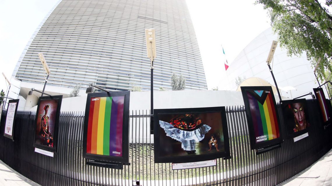 Senado promueve inclusión de comunidad LGBTIQ+; inauguran en el recinto “Los colores de la diversidad”