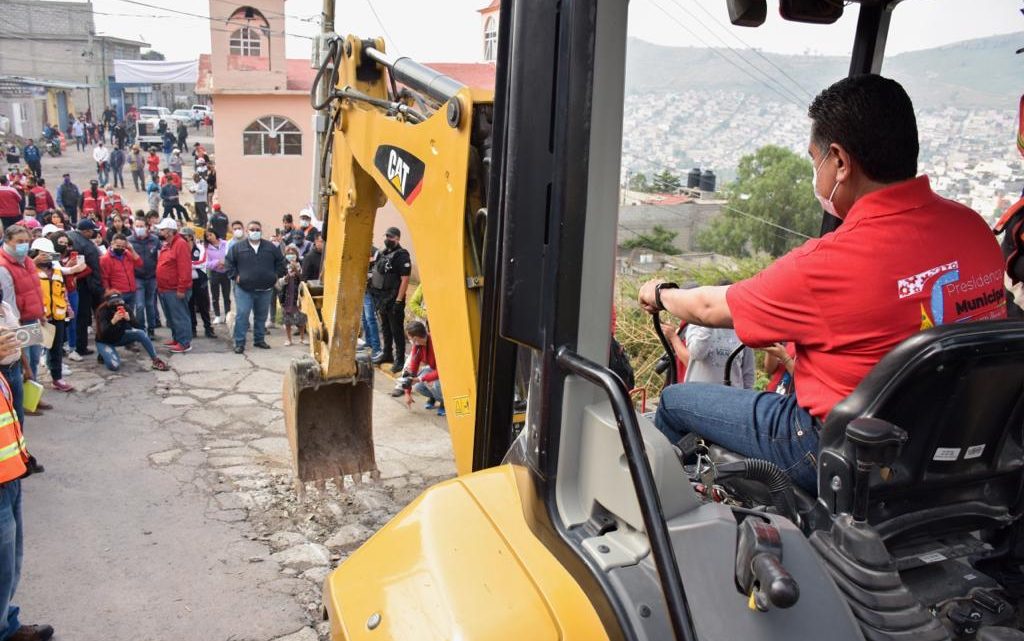 Entrega alcalde de Tlalnepantla 7 obras de repavimentación y da inicio a 3 más