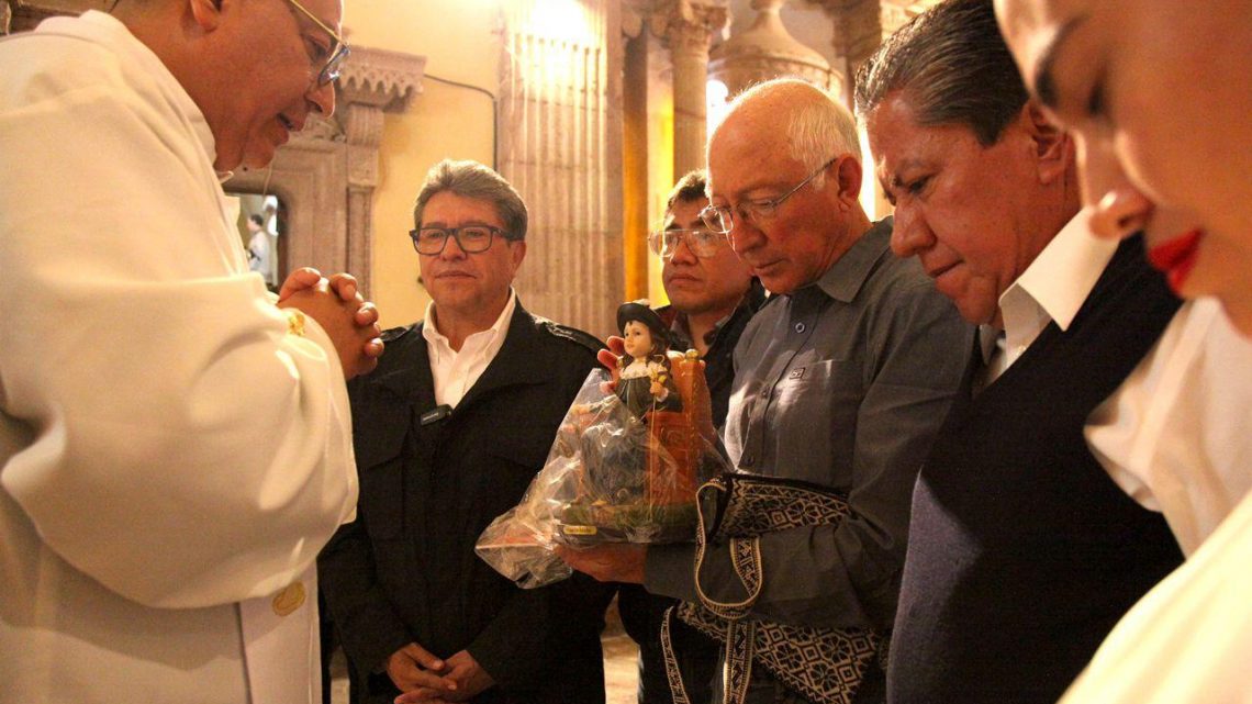 Ricardo Monreal y Ken Salazar visitan al Santo Niño de Atocha en Zacatecas