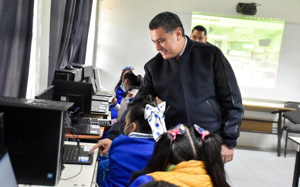 Entregan aulas de cómputo a escuelas públicas de Tlalnepantla
