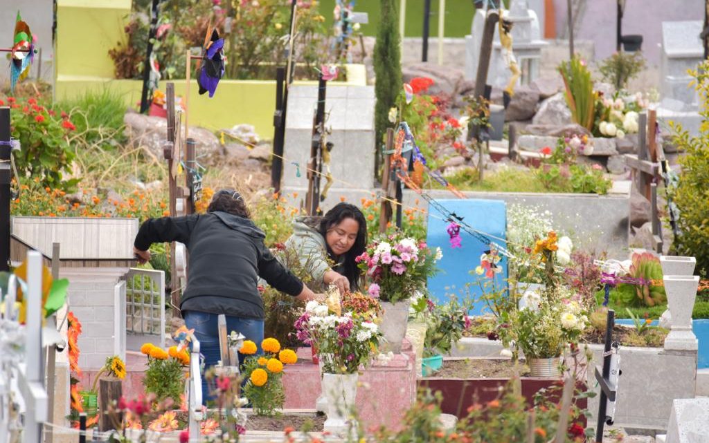 Tlalnepantla garantiza seguridad en panteones para celebración de Día de Muertos