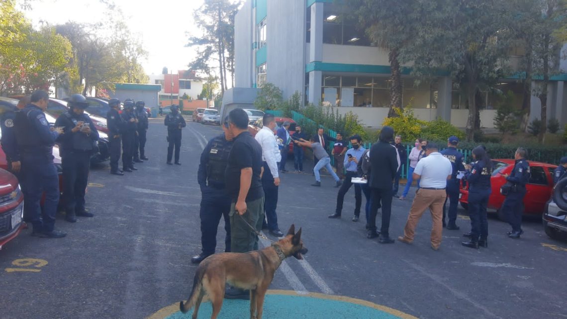 Encuentran arma blanca y presunta marihuana en operativo «Mochila Segura» en Colegio de Bachilleres de Tlalnepantla