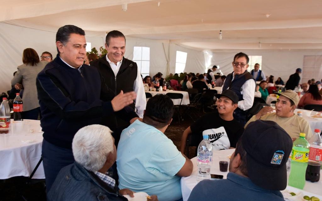 Acompaña alcalde de Tlalnepantla a personal del ayuntamiento en sus celebraciones con motivo del Día de la Virgen