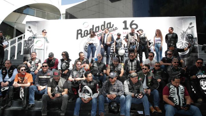 Alejandro Armenta da banderazo de salida a movimiento de motociclistas; realizan labores humanitarias