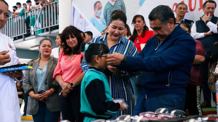 Niñas y niños tlalnepantlenses se vieron beneficiados con el programa «Salud y Educación de 10»: Tony Rodríguez