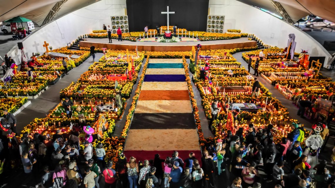 Inicia celebración de Día de Muertos  en Tlalnepantla con Mega Ofrenda y Desfile