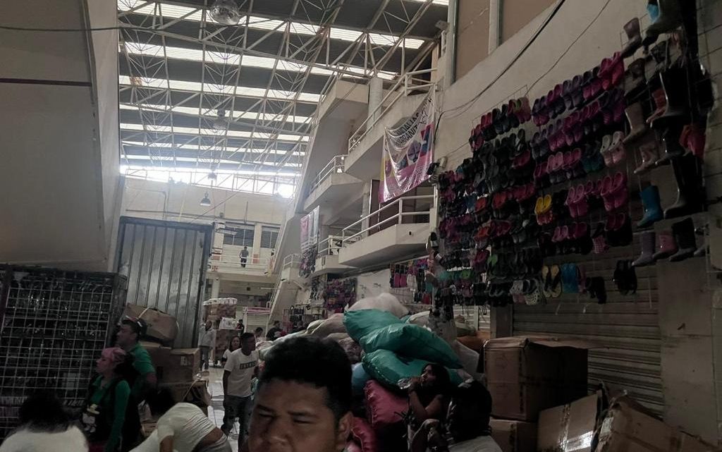 Anuncia Sandra Cuevas apoyos a comerciantes de zapatos tras incendio en bodega