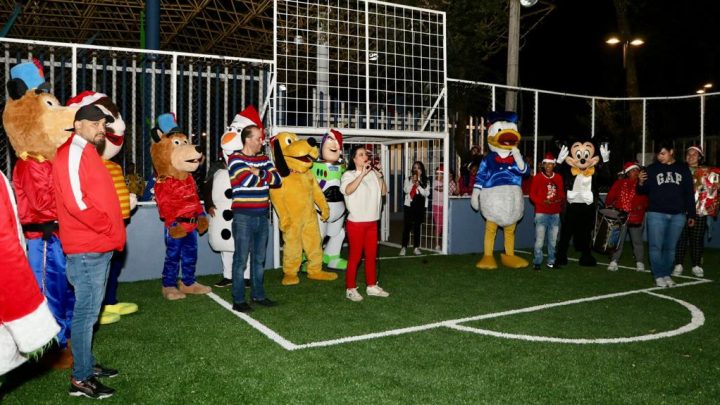 Inaugura Sandra Cuevas cancha de fútbol en el jardín de las Artes Gráficas