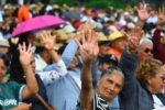 Llegan seguidores de Morena al Zócalo capitalino para presenciar segundo informe de Sheinbaum