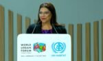 Desde azerbaiyán, Clara Brugada llama a frenar la expulsión de comunidades por la gentrificación