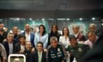 Ale Rojo de la Vega inaugura exposición futbolera junto a leyendas del balompié nacional