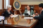Carlos Torres Rosas asume la dirección de Nafin y Bancomext