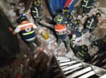 Protección civil de Cuauhtémoc y Bomberos rescatan a una mujer tras colapso de vivienda en colonia Hipódromo