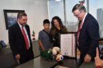 Economía e IMPI otorgan registro de marca del «PATO MERLÍN» a su propietaria, Karla Ivette Gómez López