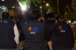 Ale Rojo de la Vega supervisa operativo nocturno para liberar banquetas en la Roma Norte