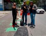 Panistas reparan el “Bache de la Muerte” en Azcapotzalco; una persona de la tercera edad cayó por mal estado del pavimento