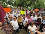 Se vuelcan más de 2 mil transportistas y comerciantes de coco en apoyo a Esthela Damián