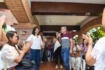 Toca Esthela Damián casa por casa en Huitzuco de los Figueroa y suma respaldo de fundadores de Morena