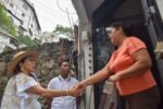 Recorre Esthela Damián los barrios emblemáticos de Taxco: encabeza caminata casa por casa en la Aurora y Guadalupe