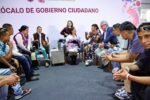 Atiende Clara Brugada a personas en situación de calle y a niño que representará a México en proyectos internacionales