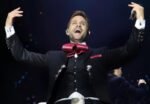 Triunfa Paco de María en Monterrey con Homenaje a Juan Gabriel