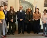 Laura Álvarez lleva a Europa el debate sobre cómo proteger a la niñez de los riesgos de la inteligencia artificial