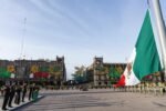 Los recordamos con el corazón: Sheinbaum encabeza izamiento de bandera a media asta en memoria de las víctimas de los sismos de 1985 y 2017