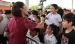 Siempre voy a estar pendiente de las niñas y niños: Sheinbaum entrega beca Rita Cetina para uniformes y útiles en Villa de Álvarez, Colima